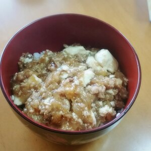 豆腐と玉ねぎ合いびきミンチのオイスター丼